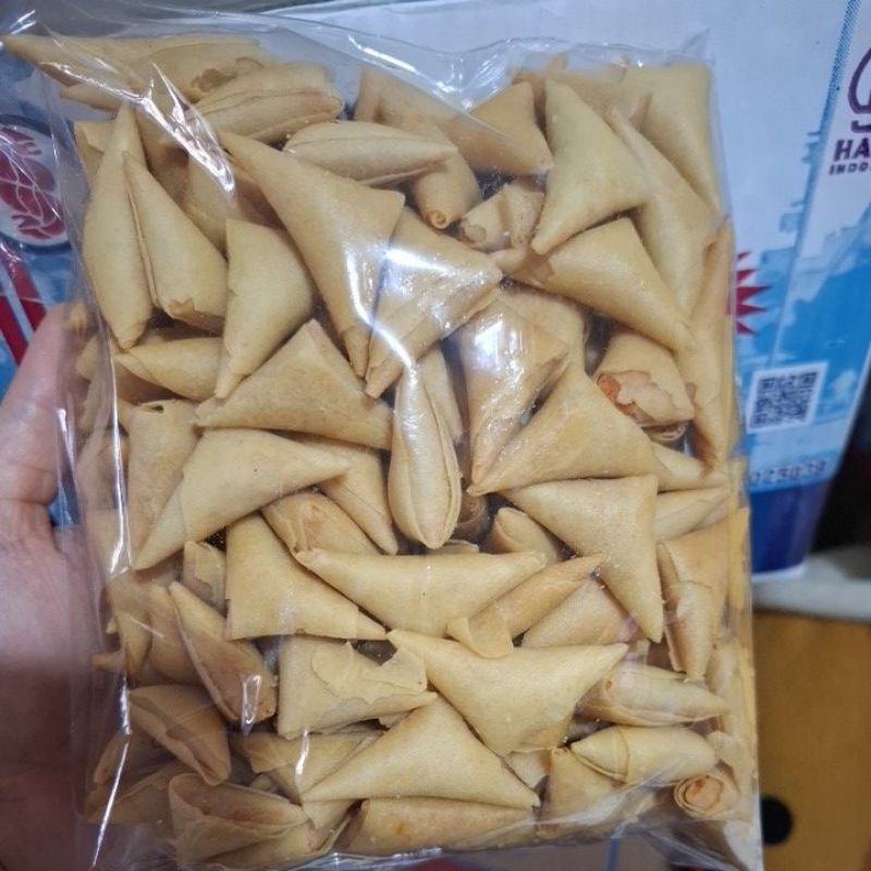

samosa segitiga isi abon ayam