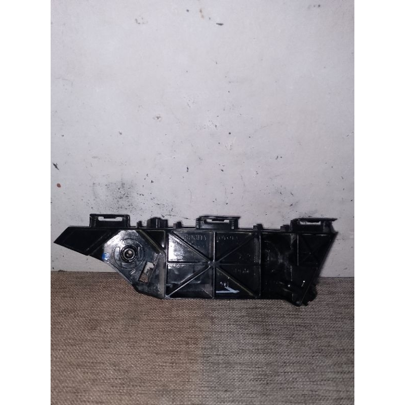 Bracket Dudukan Bemper Depan All New Avanza Veloz 2012 2014 bagian kiri