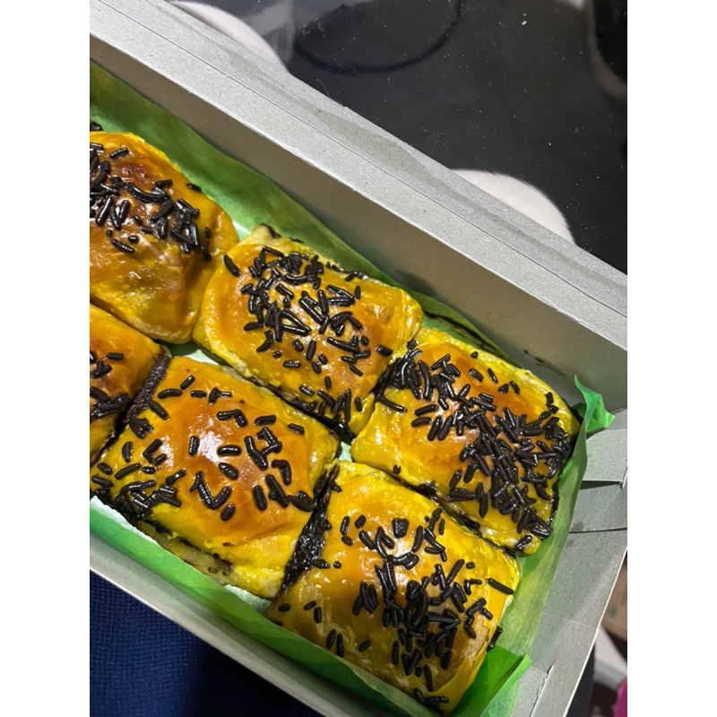 

PO KHUSUS INSTAN Bolen Coklat Lumer isi 8 Murah