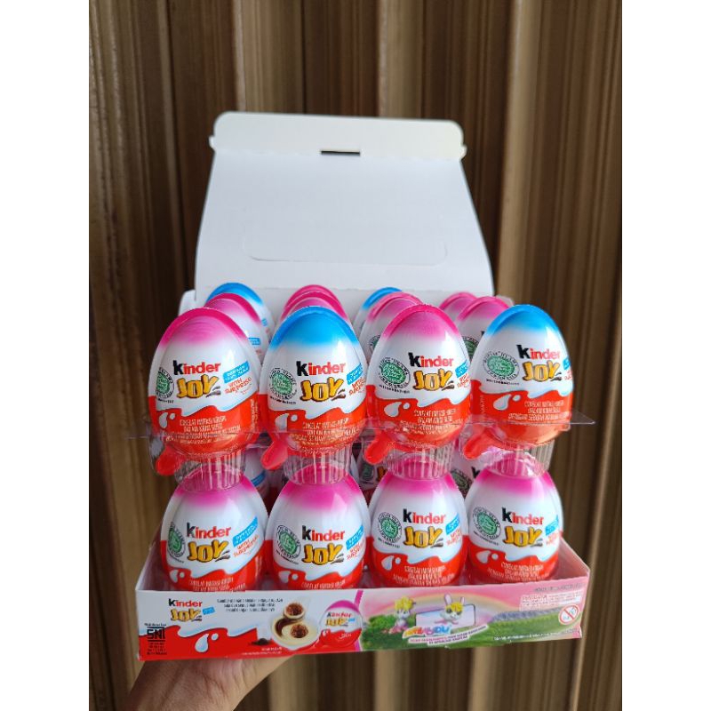 

1 Box isi 24Pcs Kinder Joy Chocolate Boy or Girl (Kinderjoy) 20 gr