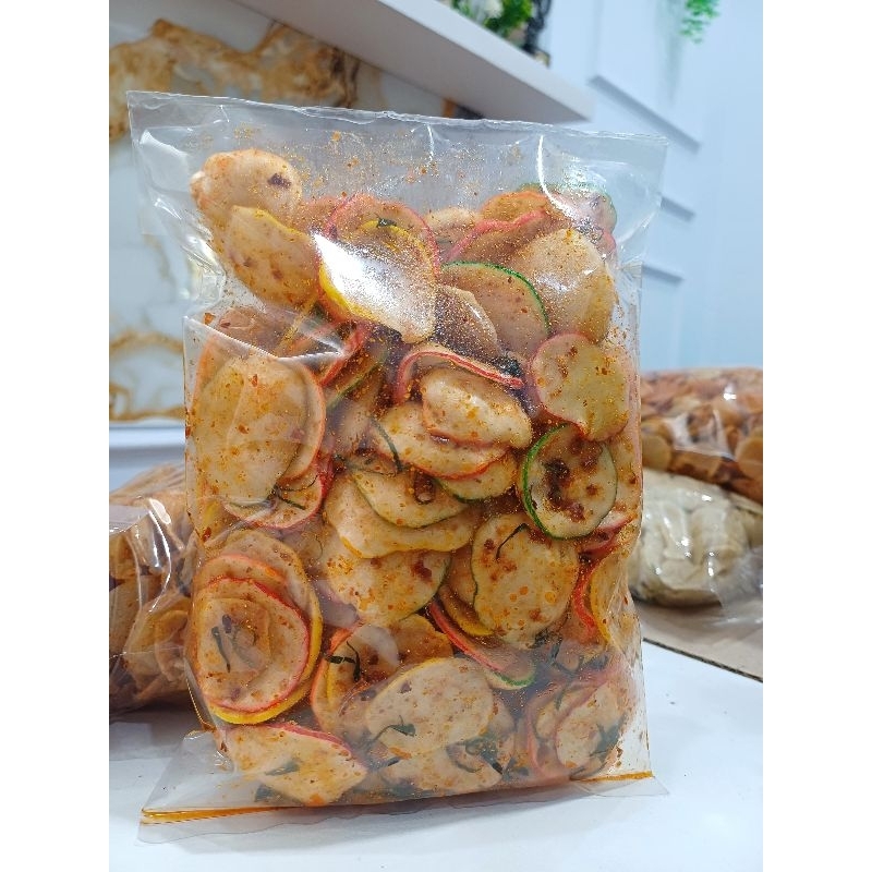 

Kerupuk Pedas Daun Jeruk Kerupuk Sebring Bawang SS 500gr Aroma Daun Jeruk Cemilan Pedas Jajanan Viral Khas Tasikmalaya