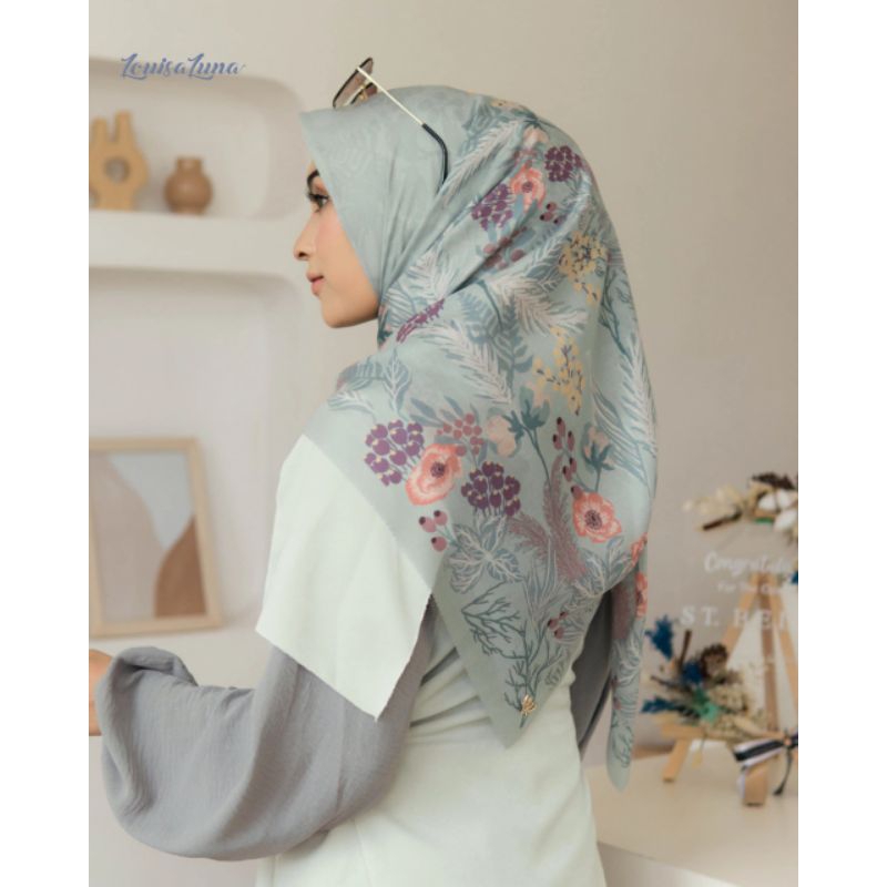 PRELOVED Louisaluna Florenza Scarf in Blue Pastel Hijab Kerudung