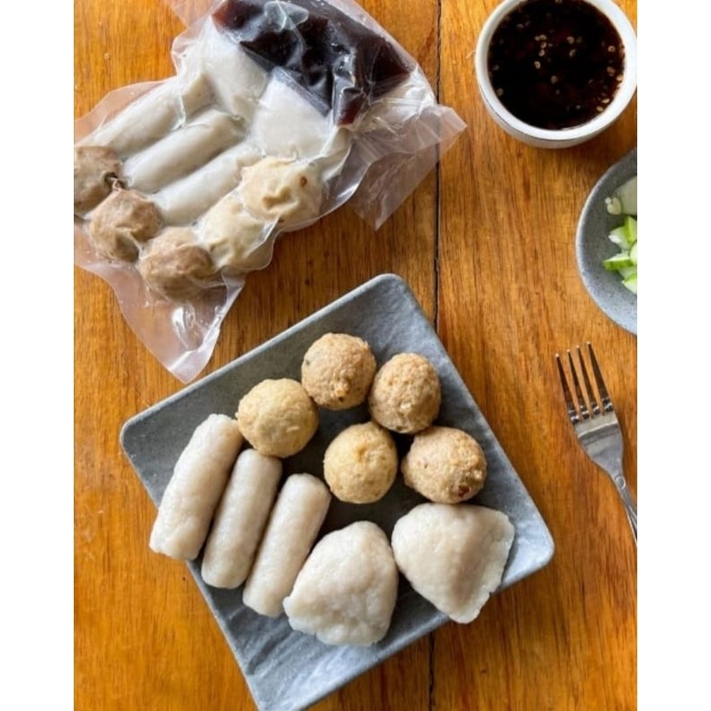 

PEMPEK IKAN TENGGIRI CAMPUR KAKAP SUPER ASLI PALEMBANG ISI 10 PCS