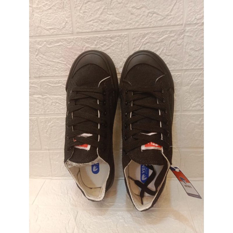 termurah sepatu sekolah fullblack ventela ukuran 36-43 Shoes