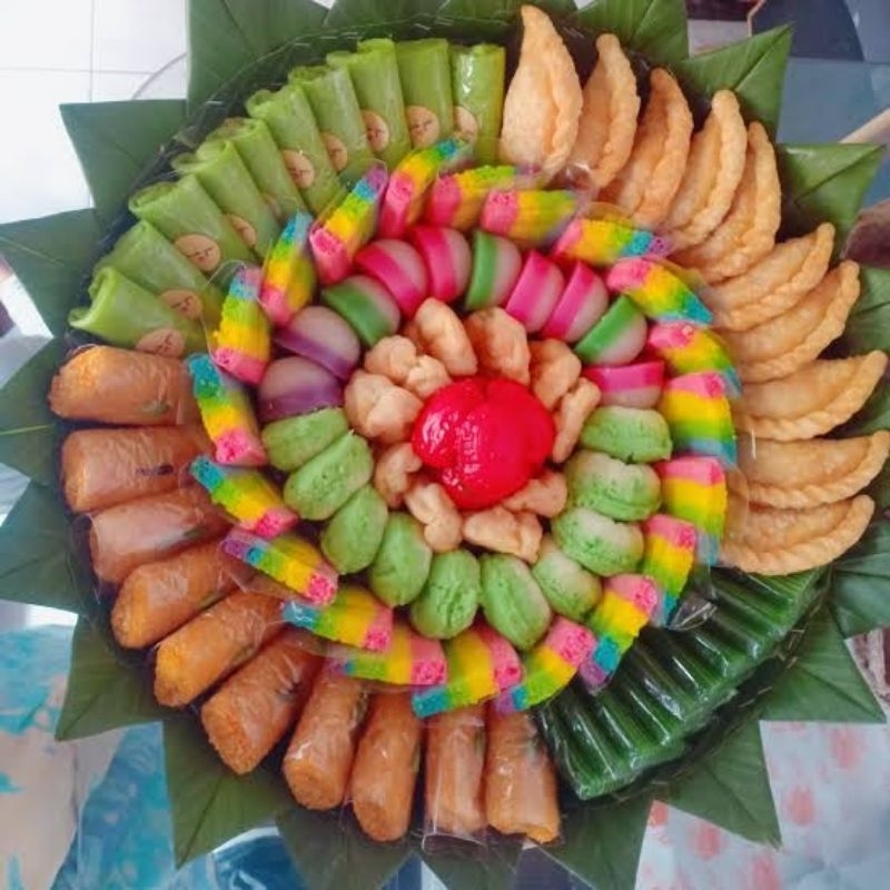 

Kue Tampah Pelangi isi 100 Termurah