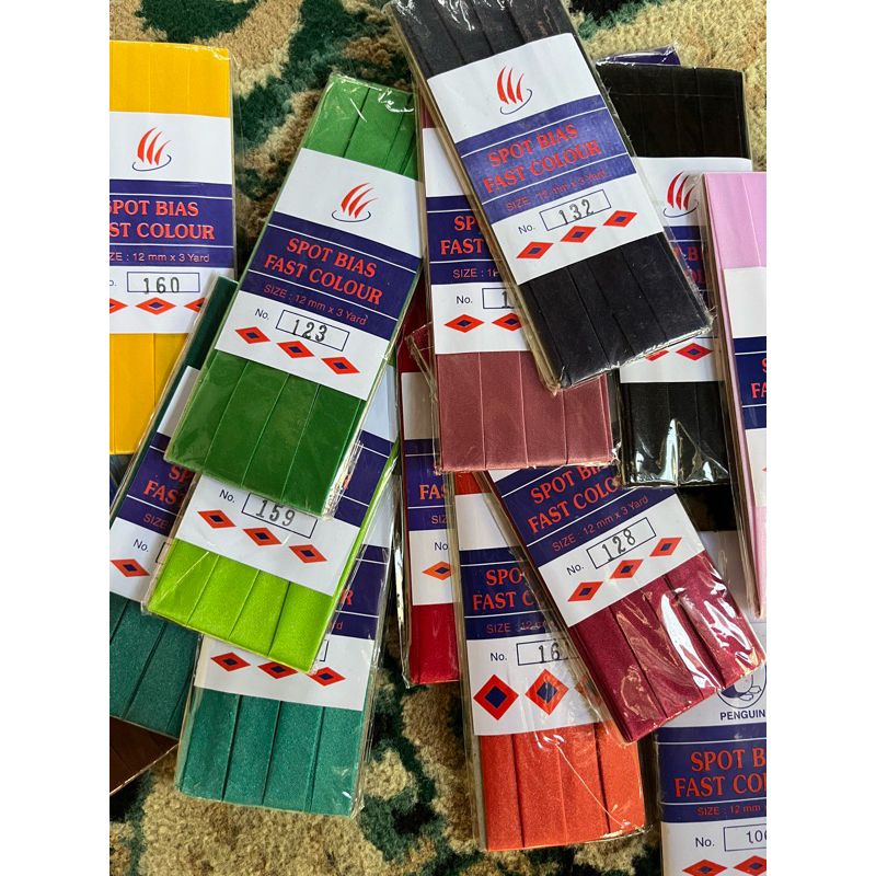 

Bisban polos satin warna warni 3yd 12mm