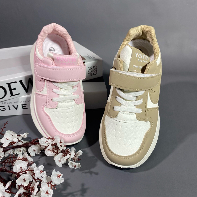 sneakers anak|sepatu anak jalan | sneakers anak jalan| sneakers anak perekat | sepatu putih| sneaker
