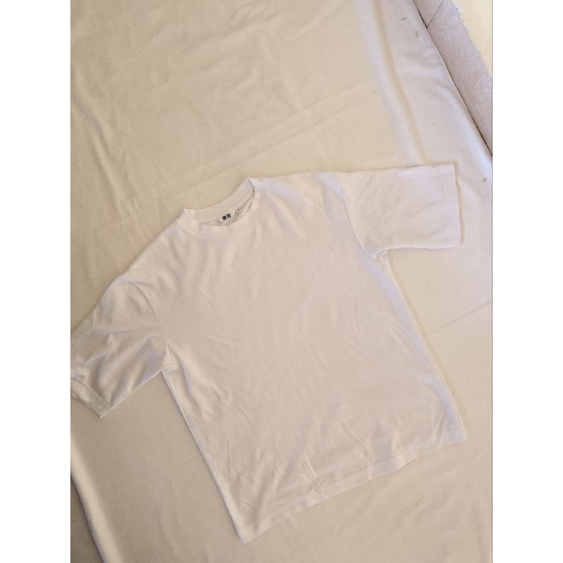 Baju Kaos Uniqlo U Airsm On Tag M