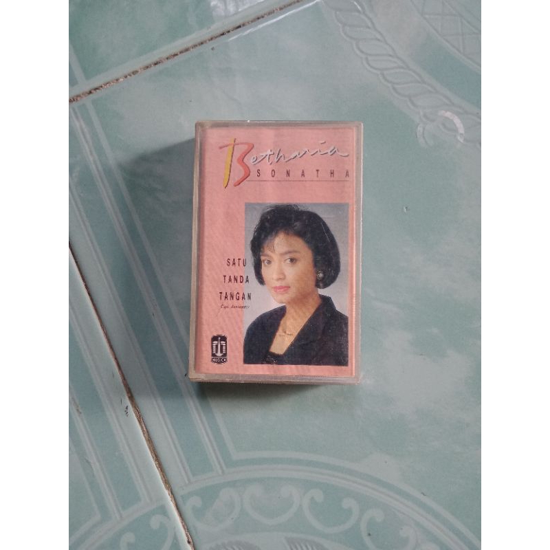 Kaset Betharia Sonata satu tanda tangan