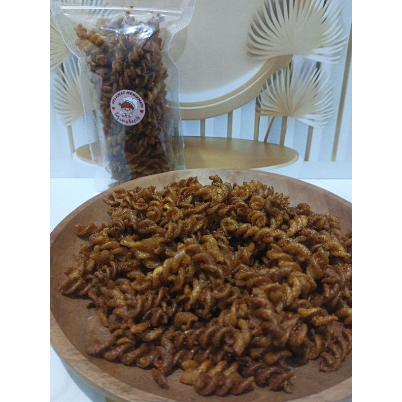 

Makaroni spiral pedes mampus,makaroni bantet renyah pedes gurih