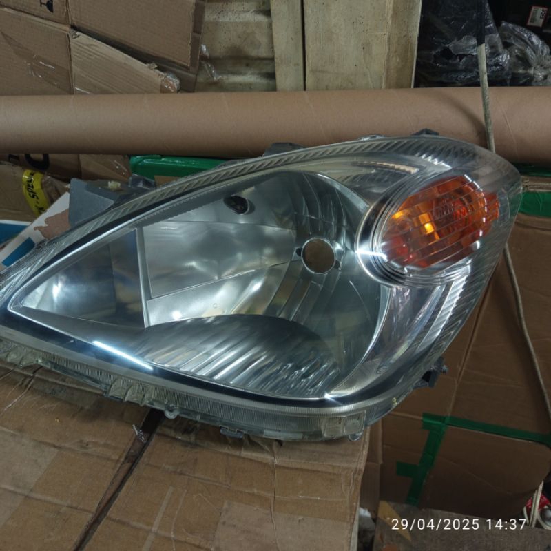 headlamp avanza vvti tahun 2005
