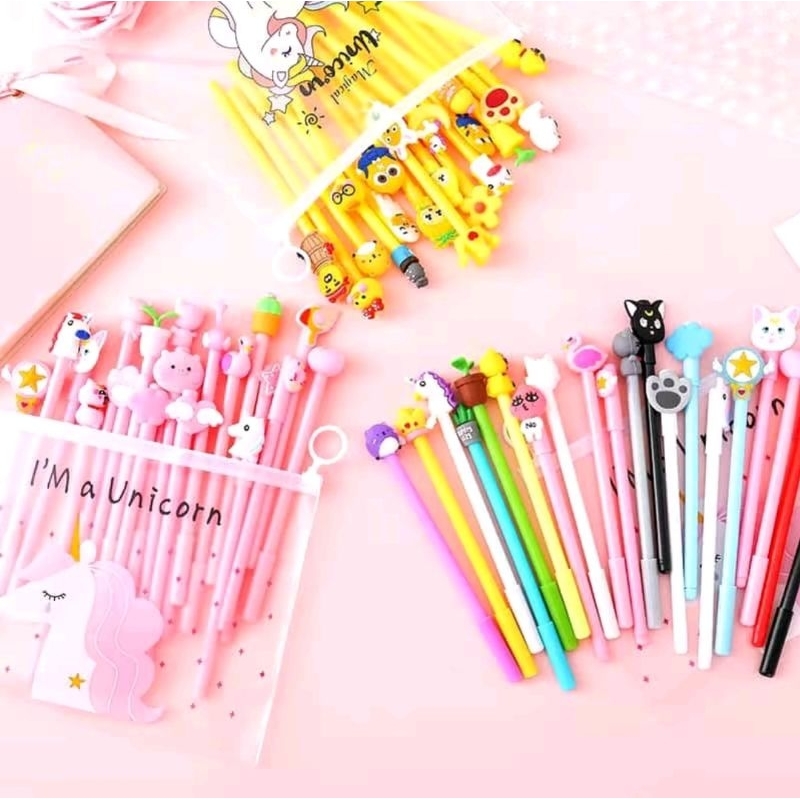 

Pen Karakter gel warna tinta hitam atas karakter lucu cartoon