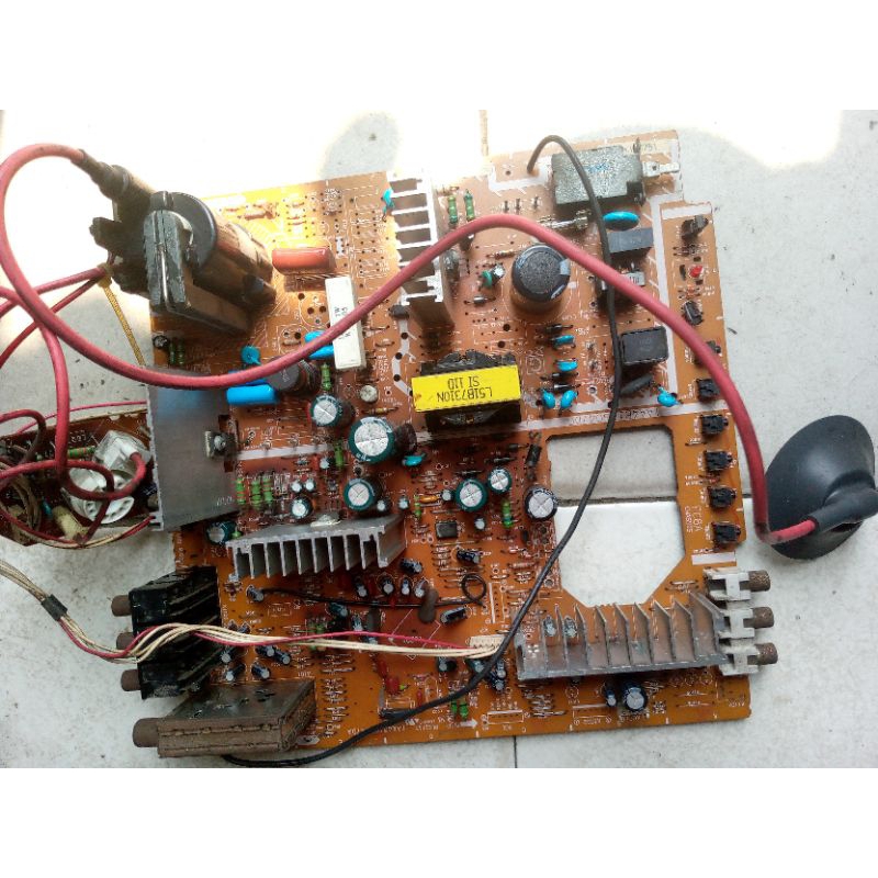 Mesin TV tabung slim 21inc merk Sanyo non EW, normal