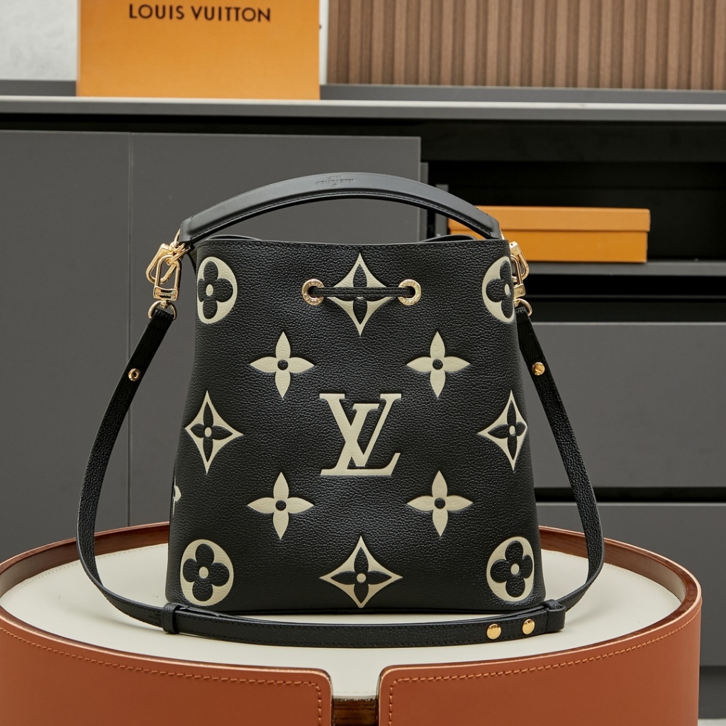 NEO NOE BLACK MONOGRAM