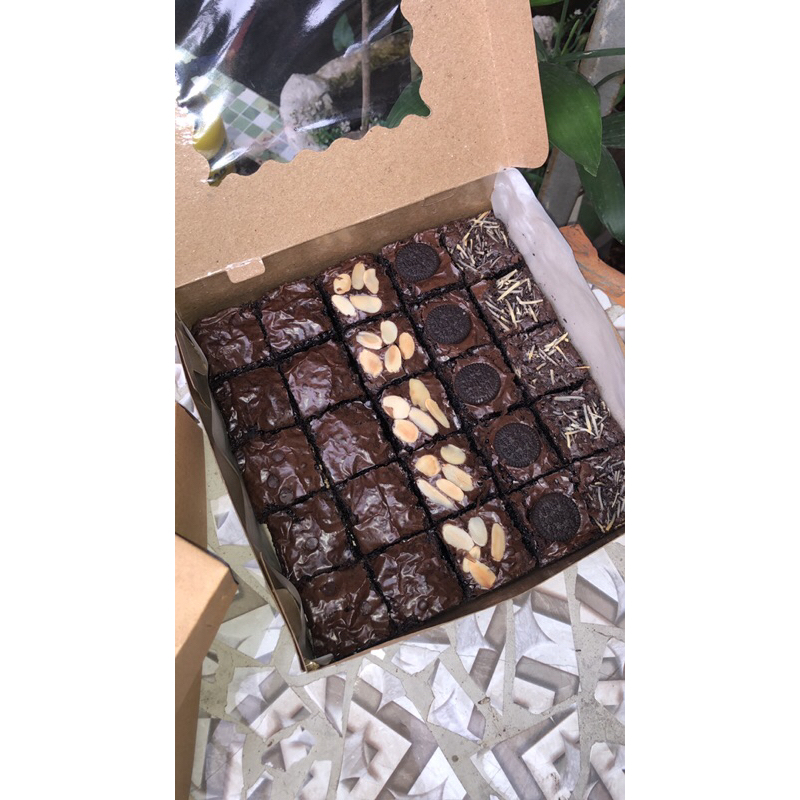 

MURAH FUDGY BROWNIES FULL CHOCOLATE UK 20x20 | PREMIUM QUALITY | BROWNIES BITES