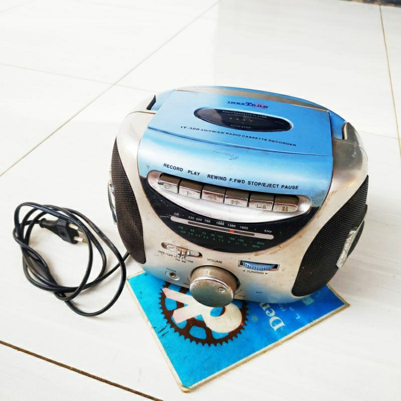 Radio tape compo jadul lawas untuk display kondisi mati