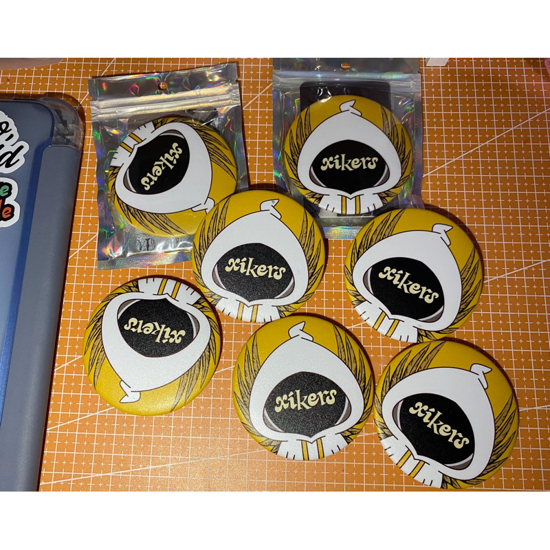 freebies xikers / handmirror co