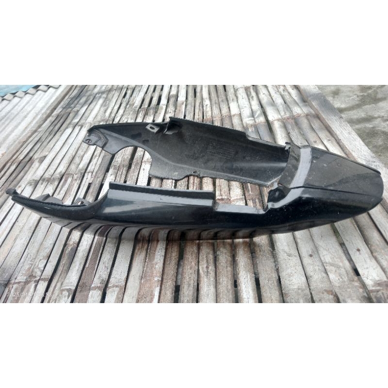 Cover kempolan body belakang megapro new primus