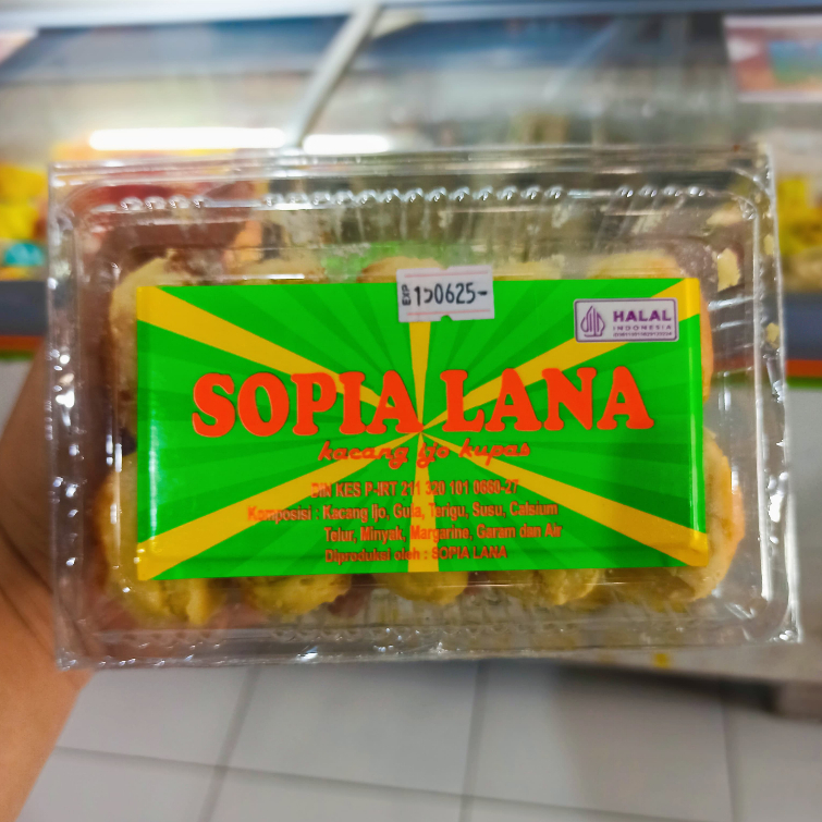 

Lana Bakpia Kacang Hijau | Kue Pia Kering Isi Kacang Hijau