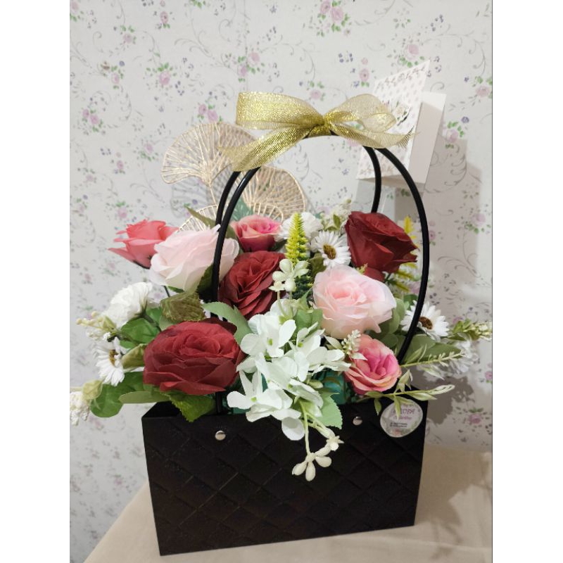 

Flower Bag Bouquet Tas hitam murah Bangka