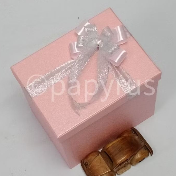 

PAPYRUS 15x20 Tinggi 20cm Kotak Kado Gift Box V2