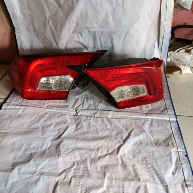 Stoplam lampu belakang Brio Satya