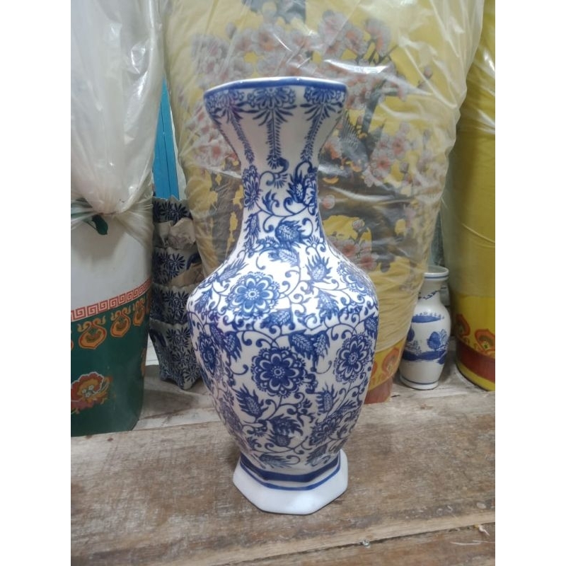 • Guci keramik hiasan