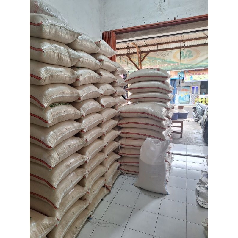 

BERAS UKURAN 50KG PULEN ENAK (BUNGA/ROJOLELE/BMW)