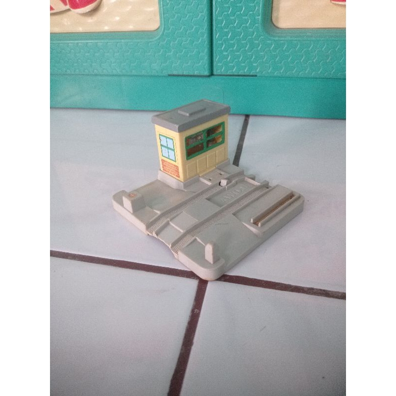 Takara Tomy Crossing Kereta,Mainan Tomy Original Murah
