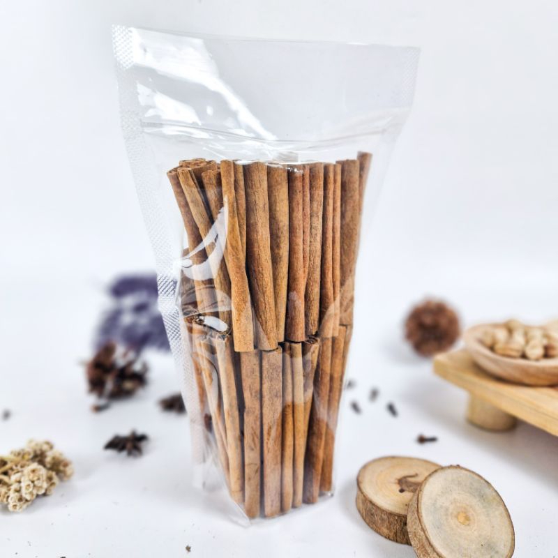 

KAYU MANIS KEMASAN 100GR/KAYU MANIS ASLI ORIGINAL/BUMBU MASAK PILIHAN 100% MURNI ALAMI REMPAH DAPUR DAN HERBAL KAYU MANIS BATANG PREMIUM AROMATIK DAN SEGAR PENYEDAP RASA MASAKAN DAN MINUMAN ALAMI MURAH BUMBU REMPAH ASLI REMPAH MASAK MINUMAN HERBAL