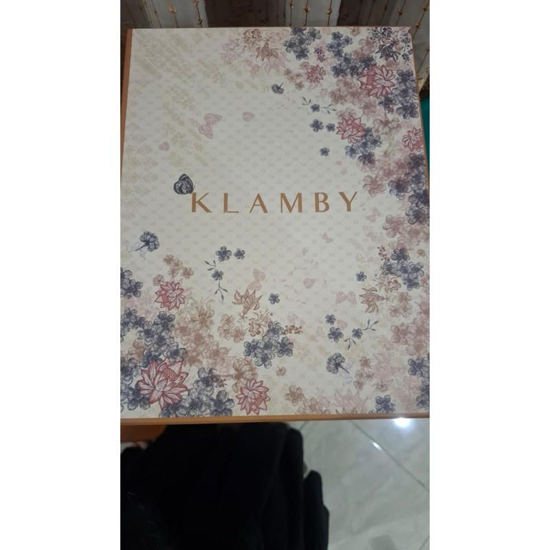

KOTAK KLAMBY ORI GOOD CONDITION BUY 2 GET 3