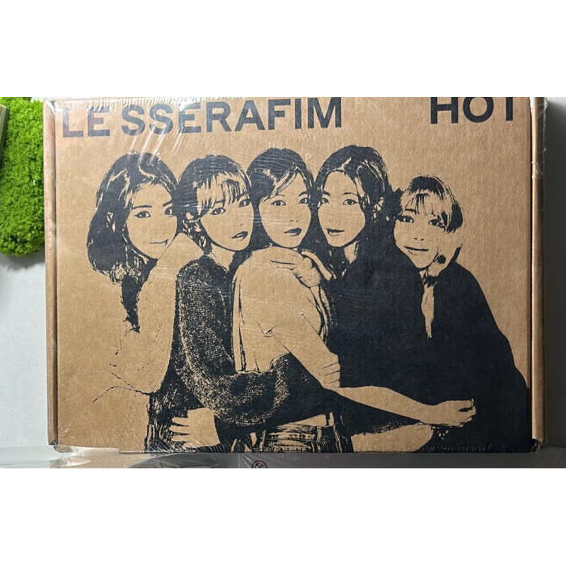LE SSERAFIM HOT Album Tin Case Ver Sealed