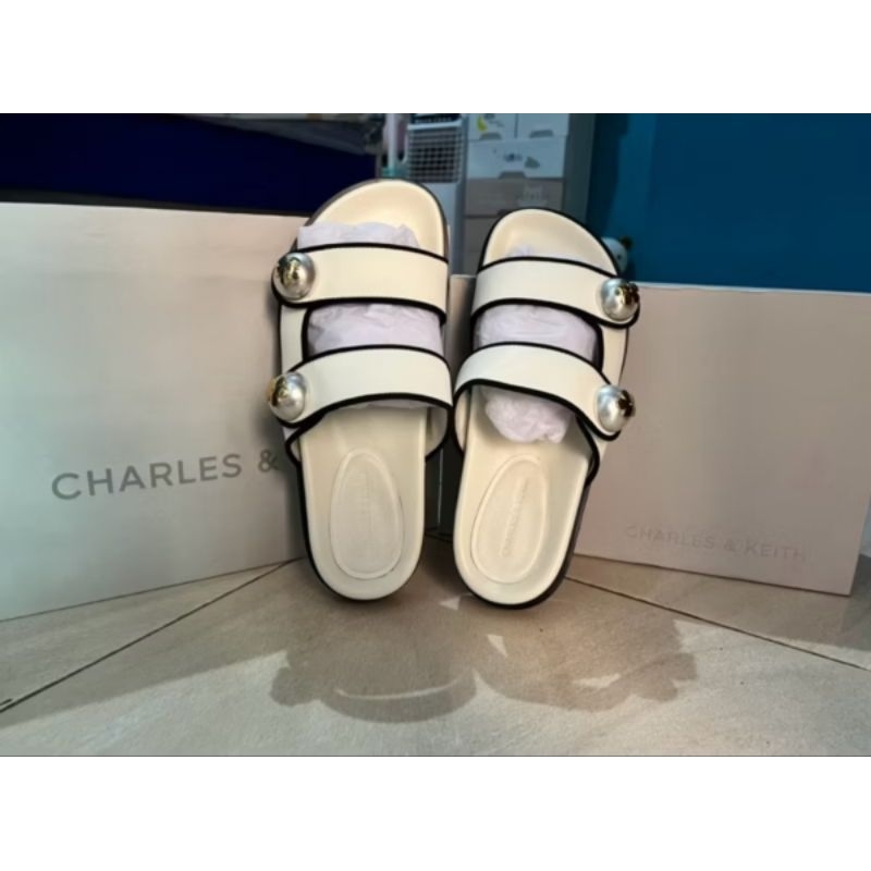 Sandal Charles & Keith wanita prelov