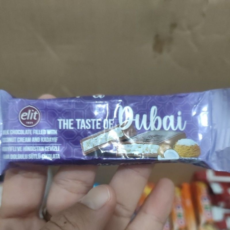 

coklat Dubai dengan rasa kelapa