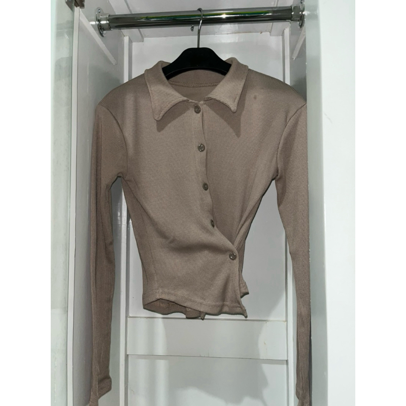 Blouse Rib Knit Wanita Lengan Panjang - Model Asimetris Kancing Depan