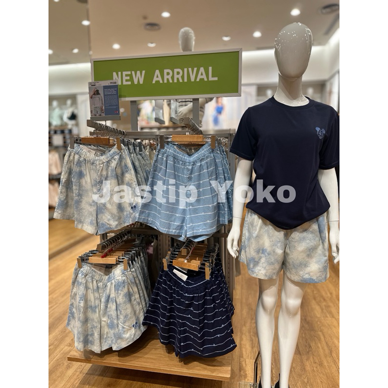 SALE WOMEN Celana Pendek Rileks Disney in Blue UNIQLO