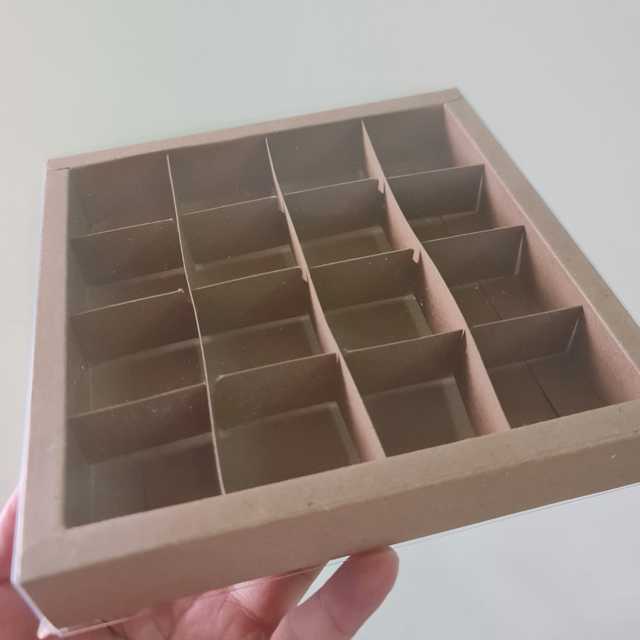 

Dus Mika Mochi Brownies Mini Nastar Box Polos Coklat Sekat 16 Ukuran 4x4x3 cm