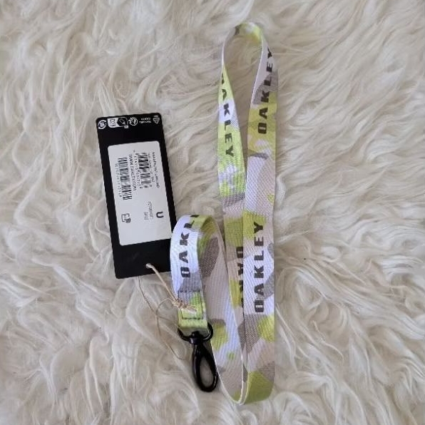 

Original Oakley Lanyard Wanderlust Camo Palm Sulphur gantungan tag name