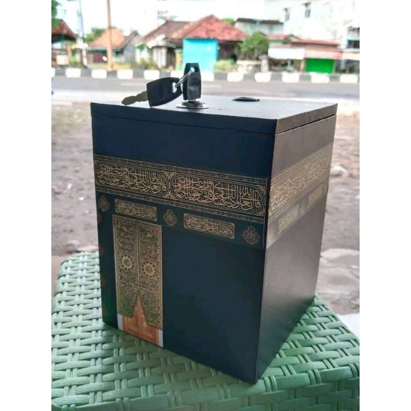 Celengan Ka'bah Jumbo plus kunci