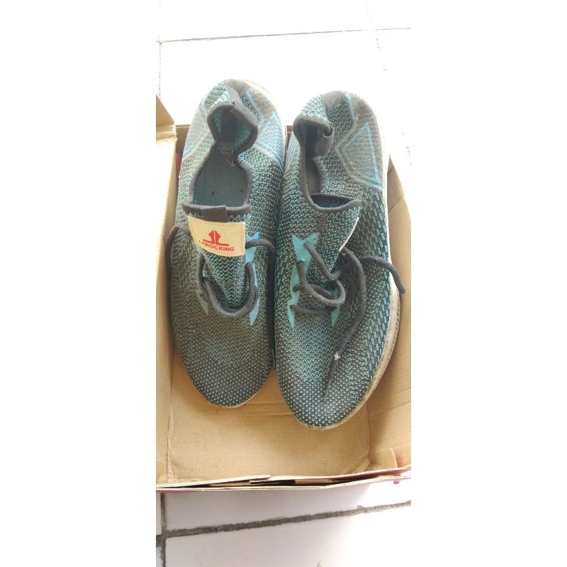 sepatu sport Larocking