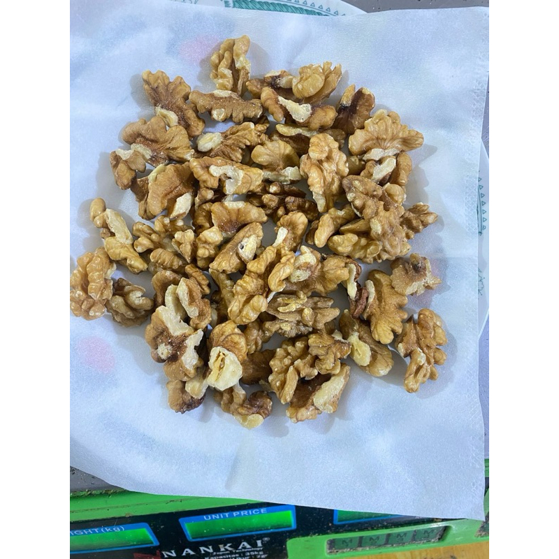 

Broken Walnut 250gr / Walnut (tidak utuh) Mentah 250gr