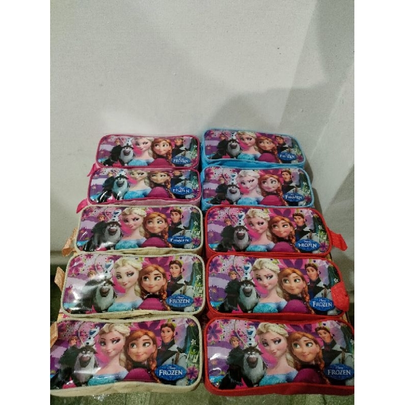 

Kotak Pensil Kain Motif Karton Cowok dan Cewek