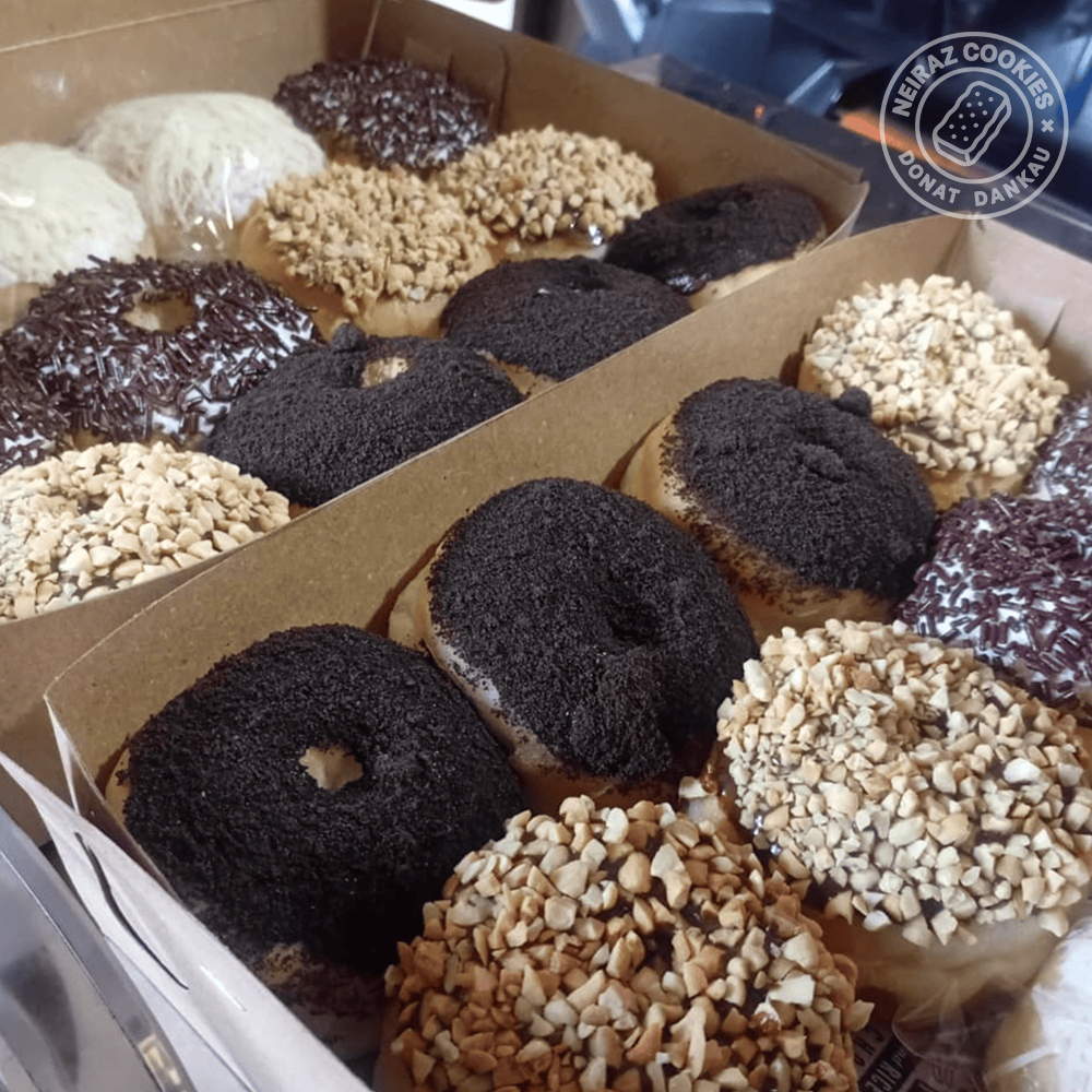 

Donat Klasik 1 Box Isi 12 Pcs Ukuran Medium - Varian Rasa Cokelat Meses Keju Kacang Oreo
