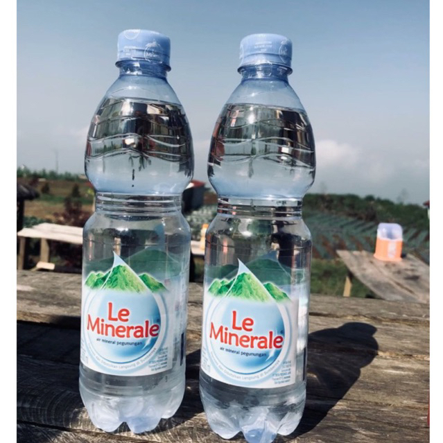 

Le minerale air minum botol 600ml isi 24pcs