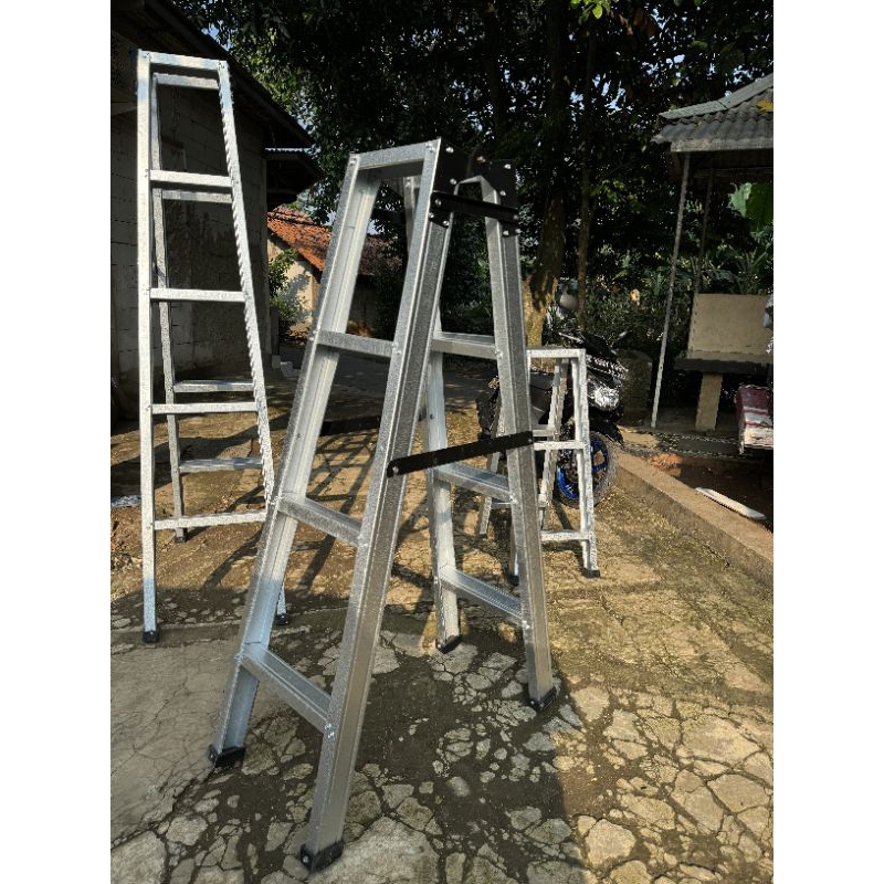 Tangga Lipat 2 Meter Kuat dan Kokoh Bahan Baja Ringan seperti aluminium anti karat