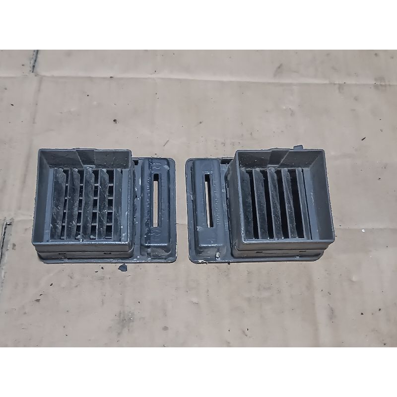 Kisi-kisi AC Ford laser (kanan&kiri)