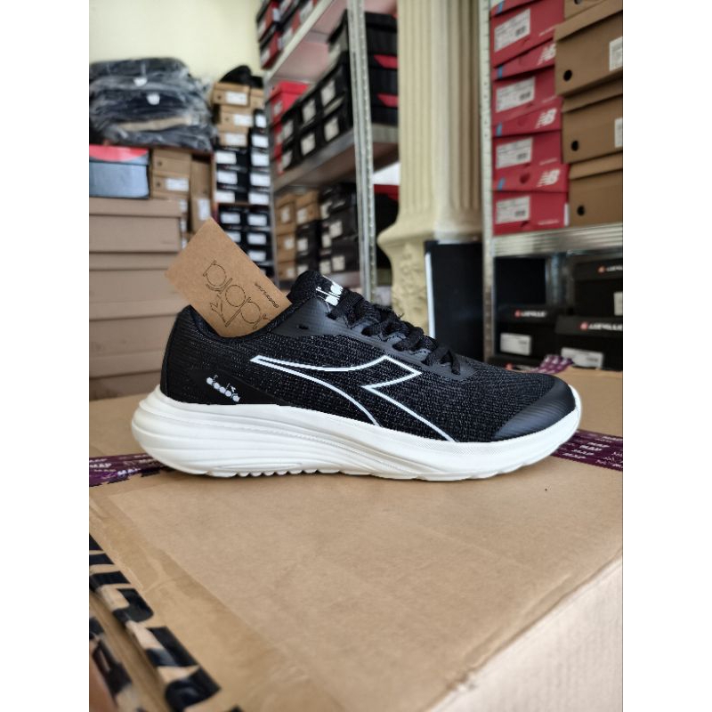 Mose sepatu pria original diadora