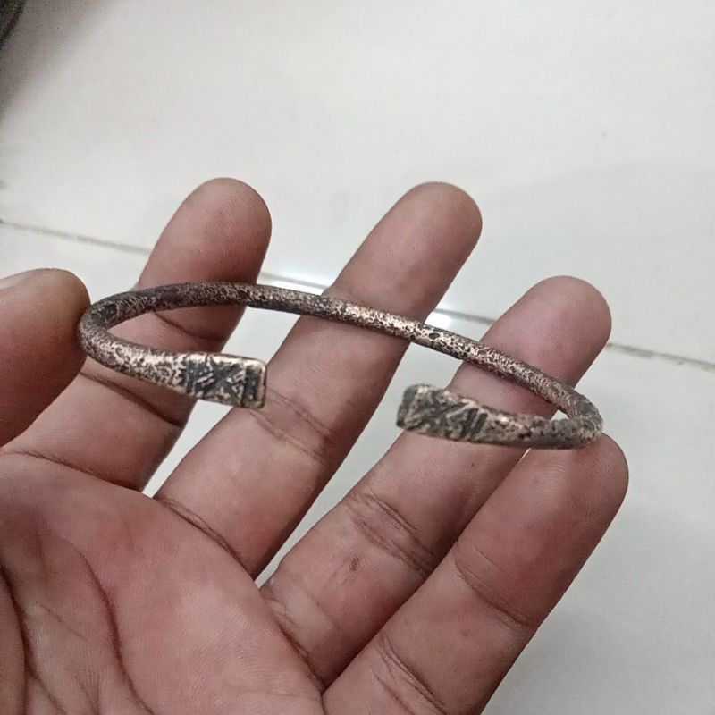 gelang perunggu kabudan temuan