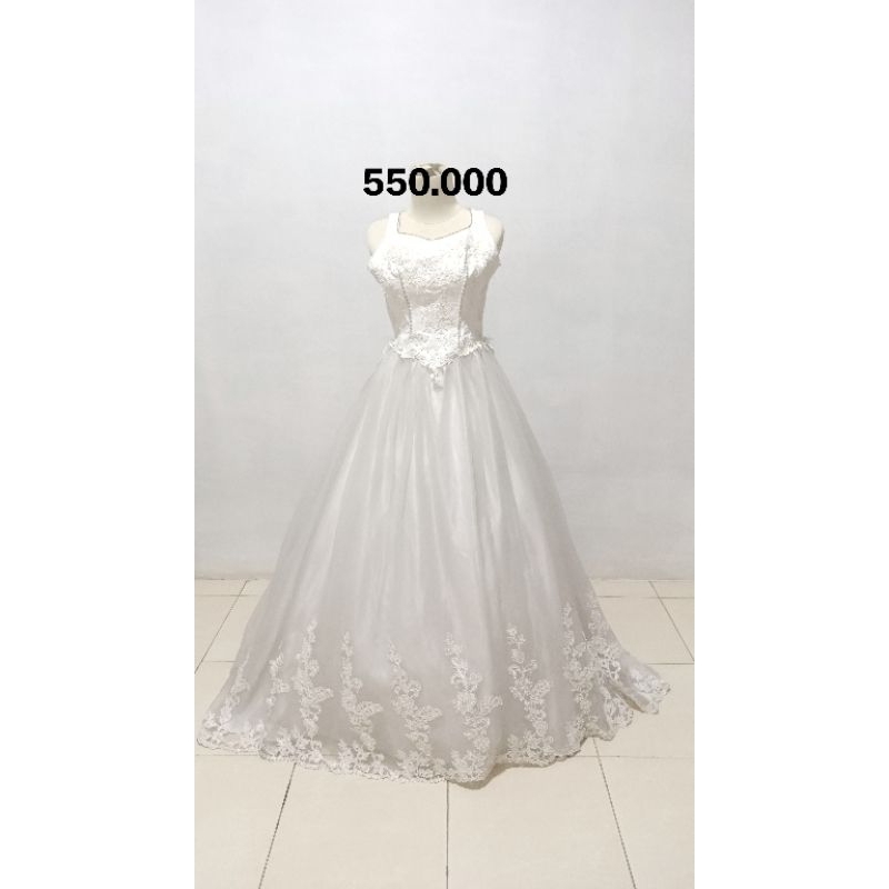 Gaun Putih Ekor Panjang