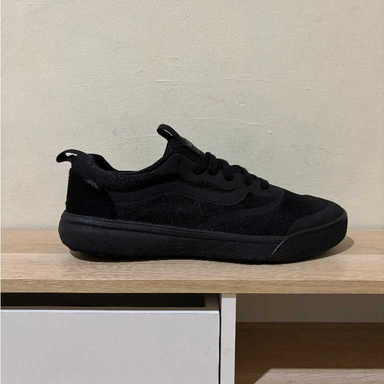 Sepatu Vans UltraRange Rapidweld Full Black Second Bekas
